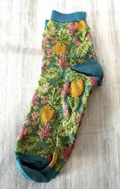 【新品未使用】花柄とパイナップルデザインのソックス　ブルーグリーン系