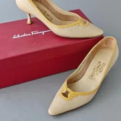 美品✨フェラガモ SARINA 低めヒールパンプス 3½D　21のサムネイル