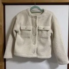 ボアジャケット クリーム色 パールボタン付き