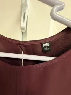 UNIQLO ワインレッド ノースリーブ M 試着のみ