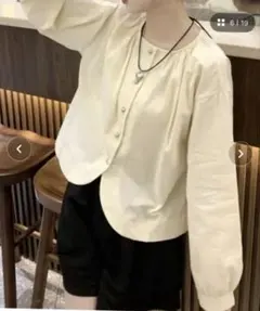 シンプルタックブラウス　アイボリー 新品未使用タグ付き　オフィス　カジュアル