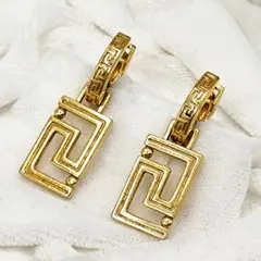 2026年最新】VERSACE ロゴ フープ イヤリングの人気アイテム - メルカリ