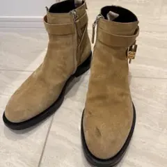 GIVENCHY スエード アンクルブーツ パドロック付き