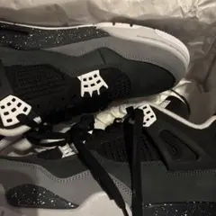 Air Jordan 4 グレー/ブラック/ホワイト