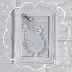 ビーズストラップ　ホワイト　りぼん　シンプル　ハンドメイド