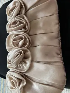 ベージュ サテン パーティーバッグ フラワーデザイン