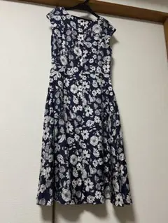 DAMA collection 花柄ロングワンピース 絹100% ネイビーのサムネイル