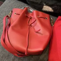 赤色ショルダーバッグとポーチセット