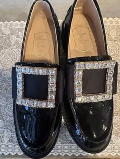 Roger Vivier ビジュー付き黒ローファーのサムネイル