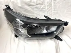 トヨタ　ハイラックス右ヘッドライトのサムネイル