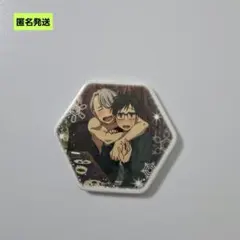 【激レア】ユーリオンアイス [ 勇利＆ヴィクトル＆マッカチン ] バッジ 激レア】ユーリオンアイス [ 勇利＆ヴィクトル＆マッカチン ] バッジ