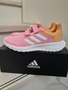 【激安】新品 adidas 人気 スニーカー！