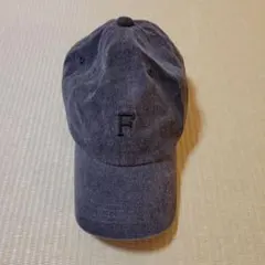 F刺繍 ダークグレー ベースボールキャップ