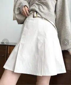 moment+ ベルト付きタックミニスカパン　ホワイト　スカパン　ベルト