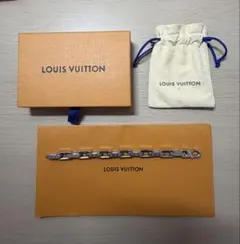 綾*香様 LOUIS VUITTONシリアル表記チェーンブレスレット - メルカリ