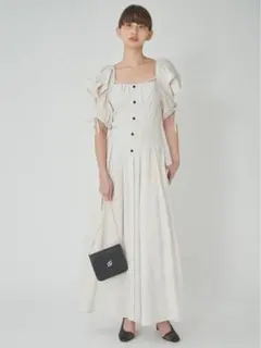 スリーブデザインスクエアネックワンピース　アリエク　Mサイズ