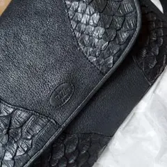 美品IBIZA ショルダーバッグ　象革　黒色 IBIZA バッグ（レディースショルダーバッグ）｜バッグ