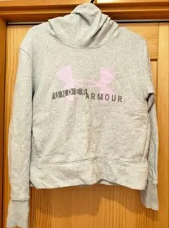UNDER ARMOUR パーカー グレー Mサイズのサムネイル