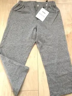 BeBe アンクル丈軽量ストレッチパンツ