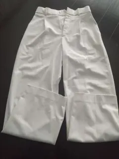 ユニクロ　タックワイドパンツ　ホワイト　XSサイズ