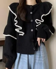 フリル付き黒ニットカーディガン