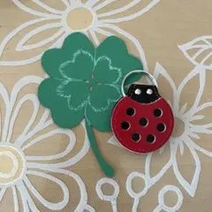 牛革　手作り　コインキーホルダー　てんとう虫