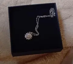 花形クリスタルネックレス