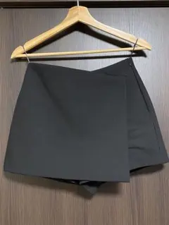 ラップデザイン ミニスカート風 ショートパンツ ブラック　zaraのサムネイル