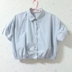 ジーユー ブラウス 半袖 ストライプ柄 ブルー系 クロップド丈 夏服のサムネイル