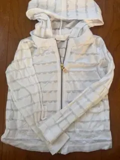 ケイトスペード白　パーカー　120サイズ