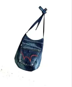デニムリメイクのラウンド型ショルダーバッグ　サコッシュ　ハンドメイド