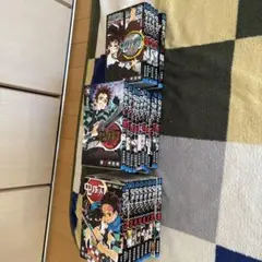 鬼滅全巻！23巻は未開封特典付き その他たくさんの鬼滅の刃キーホルダー 鬼滅全巻！23巻は未開封特典付き その他たくさんの鬼滅の