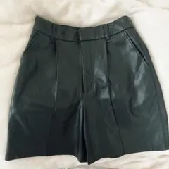 GU ブラック レザーハーフパンツ(合成皮革)