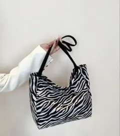 SHEIN ゼブラ柄 大容量トートバッグのサムネイル