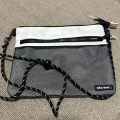 niko and ... サコッシュ ホワイト/ブラック