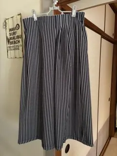ネイビーとホワイトのストライプキュロットスカート