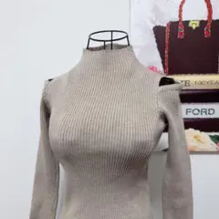 ニット　ベージュ　トップス　服　春服　肩開き　肩出し　レディース　ギャル　可愛い