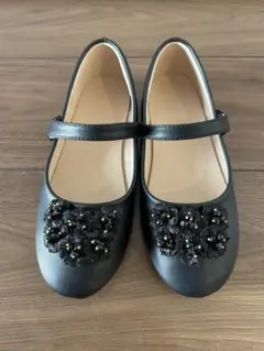 フォーマルフラットシューズ 花の刺繍 ビーズ付き21.5センチ