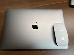 Macbook pro 2019 Core i7 16GB 1TB 13インチのサムネイル