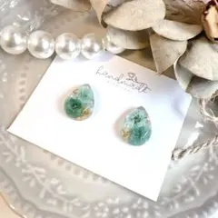 No.1704 ハンドメイド　かすみ草　グリーン　雫　レジン　ピアス　イヤリング