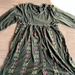 mignon オリーブグリーン フラワープリント ワンピース 7部袖