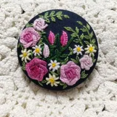 38.刺繍ブローチ　ハンドメイド