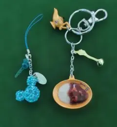 ミッキービーズストラップとアラジンキーホルダーセット　ディズニー