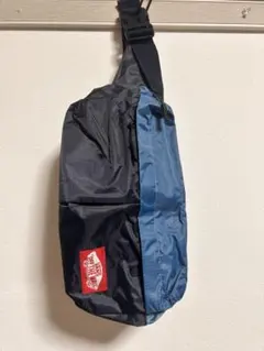 Vans ボディバッグ ネイビーブルー