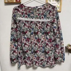 極美品　a.v.v ブラウス　オーバーブラウス　花柄のサムネイル