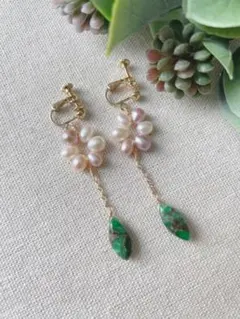 エメラルドカラーコッパーと淡水パールピアス イヤリング