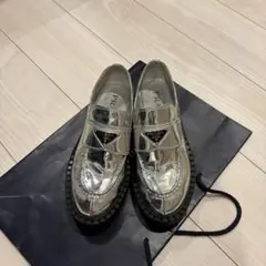 PRADA メタリックローファーのサムネイル