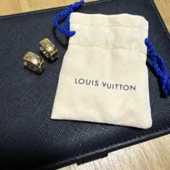 LOUIS VUITTON ロゴ入りピアス(両耳用)