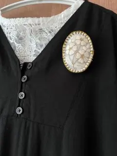 インドリボン刺繍ブローチ