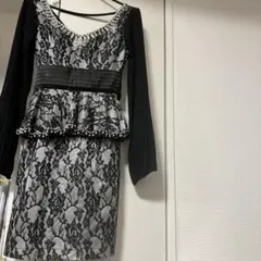 レースビジュー付きペプラムドレス